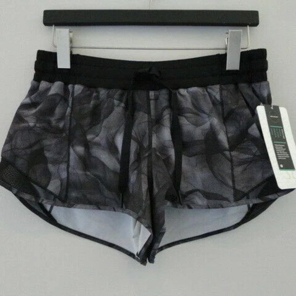 NWT LULULEMON MNTM/BLK Black Grey Multi 4 Way Stretch Hotty Hot Shorts 10